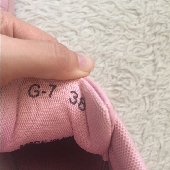 Pink tennis shoes sneakers - Picture 5 of 8